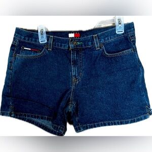 Tommy Hilfiger women’s denim shorts. New w/o tags. size 13